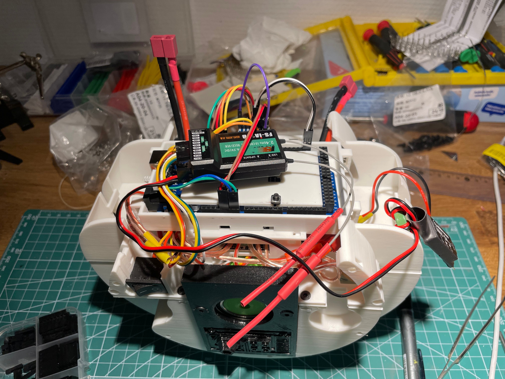 Main frame ja OSA elektroniikasta asennettuna